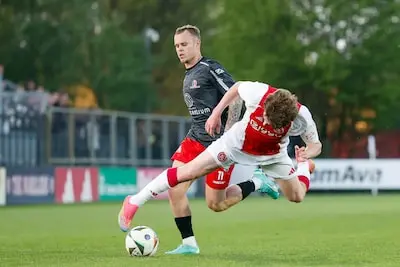 amsterdam 28 04 2025 sportpark de toekomst dutch keuken kampioen divisie football season 2024 2025 match between jong ajax and helmond sport jong ajax player jan faberski and helmond sport player lennard daneels