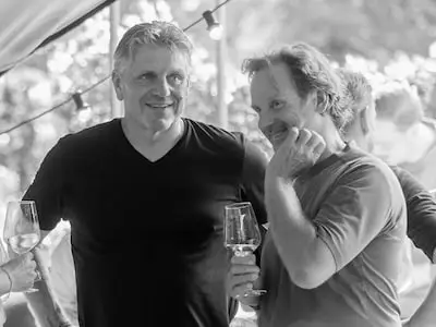 chef dick middelweerd herdenkt overleden vriend en collega jonnie boer door twee minuten stil te zijn in al zijn restaurants