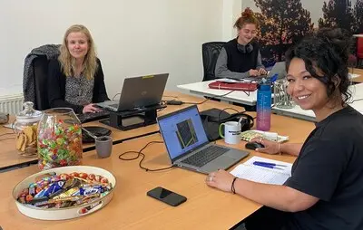 de komende maanden zitten we met een team verslaggevers en onze collega s van indebuurt op een pop up redactie aan de dordtselaan op rotterdam zuid kom langs