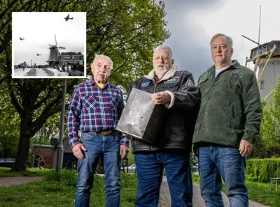 deze mannen vertellen over de voedseldrogingen door de engelse tijdens de tweede wereld oorlog boven terbregge bergse rechter rottekade foto frank de roo inzet geallieerde vliegtuigen boven rotterdam