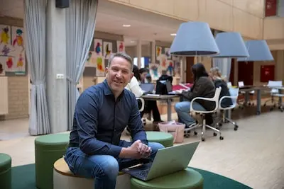 ed20250416 0950 helmond frank coenders is leraar op hogeschool de kempel en houdt zich bezig met de nieuwste innovaties