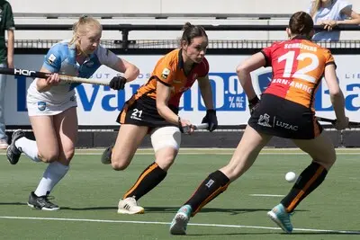 ed20250422 1296 eindhoven wedstrijd oranje rood hurley janneke van der venne