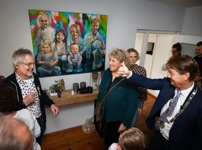 ed20250424 1565 bakel k o voor peter lucassen peter lucassen wordt ridder in de orde van oranje nassau met lkintjesregen