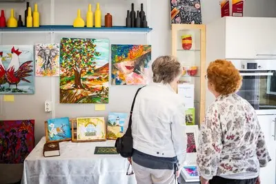 ed20250425 1617 son en breugel het hoi huis begon 20 jaar geleden als hobbycentrum voor senioren en viert dat vanaf zondag met een complete feestweek als aftrap wordt een expositie geopend met de mooiste werken van leden