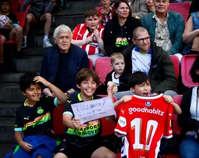 ed20250428 1680 eindhoven open training psv in het stadion is bezocht door veel publiek voorkeurfoto