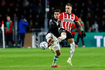 eindhoven 06 12 2024 philips stadium dutch eredivisie football season 2024 2025 psv fc twente twente player bart van rooij psv player noa lang