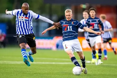 eindhoven 18 04 2025 jan louwers stadium dutch keukenkampioendivisie football season 2024 2025 fc eindhoven telstar telstar player guus offerhaus and fc eindhoven player rangelo janga during the match fc eindhoven telstar