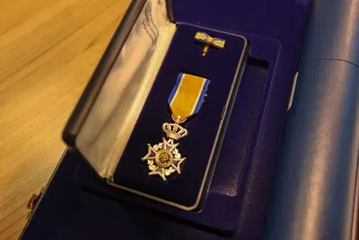 eindhoven ed2020 5173 lintjes voor patric v d ven en robin martens van de sonse brandweer