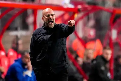 enschede stadium grolsch veste 24 04 2025 season 2024 2025 dutch eredivisie football psv head coach peter bosz gestures during the match twente psv