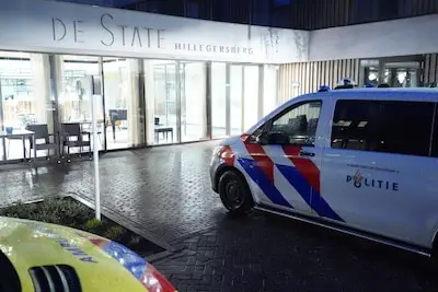 er werd uren naar de man gezocht hij werd om iets na vijf uur in de achtertuin aangetroffen