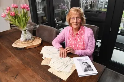 francie appeljan van den nouweland heeft alle brieven bewaard die haar vader en oom frans als dwangarbeiders in de oorlog naar hun ouders thuis in tilburg schreven