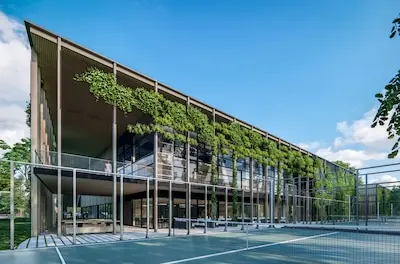 impressie van het padelcentrum aan de roostenlaan dat eigenaar geco vastgoed van de failliete eindhovense manege wil bouwen