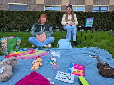 josephien verstappen en dochter noortje op de vrijmarkt in helmond