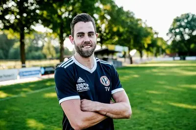nlbeeld biezenmortel foto joris knapen pix4profs amateurvoetbal vcb speler teun verlouw een opdracht bd