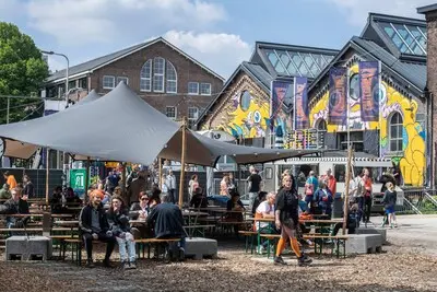 op het terrein van de hall of fame beleefde tilburg op koningsdag de eerste editie van het nieuwe festival kroongetuige