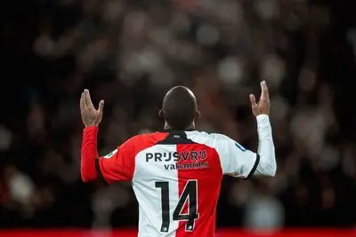 rotterdam 02 04 2025 stadium feijenoord de kuip dutch eredivisie football season 2024 2025 match between feyenoord and fc groningen 4 1 feyenoord player igor paixao celebrates his goal