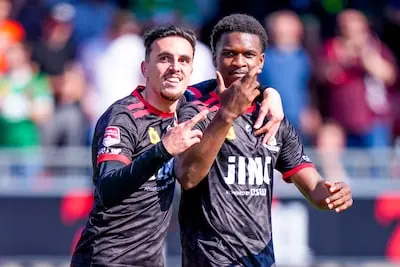 rotterdam 27 04 2025 van donge de roo stadium season 2024 2025 football keuken kampioen divisie match between excelsior and emmen excelsior player lance duijvestijn scores the 1 0 and celebrate his goal with excelsior player jerolldino bergraaf