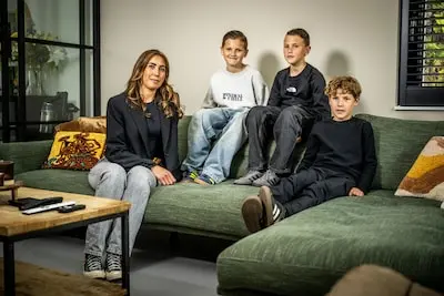 samantha verloop met haar kinderen haar man ligt in een revalidatiecentrum na een hersenbloeding tijdens een crowdfunding werd er al snel veel geld opgehaald voor hem foto frank de roo