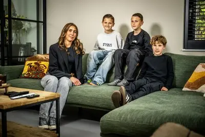 samantha verloop met haar kinderen haar man ligt in een revalidatiecentrum na een hersenbloeding tijdens een crowdfunding werd er al snel veel geld opgehaald voor hem foto frank de roo