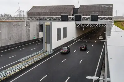 serie afgekocht adr 07 12 2024 vlaardingen opening en eerste autos a24 hollandtunnel