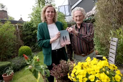 serie afgekocht adr rozenburg 17 april 2025 lenny van gessel heeft een boek geschreven waarin meneer arie lievaart voorkomt foto peter de jong2025