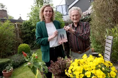 serie afgekocht adr rozenburg 17 april 2025 lenny van gessel heeft een boek geschreven waarin meneer arie lievaart voorkomt foto peter de jong2025