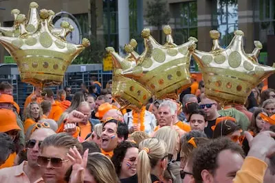 serie afgekocht ed nlbeeld 30437 eindhoven koningsdag bij de paterskerk met jeffrey heesen brace vno vergoed online mei 24