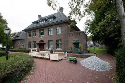 serie afgekocht ed20240924 0002 nuenen ggemeentehuis met villa