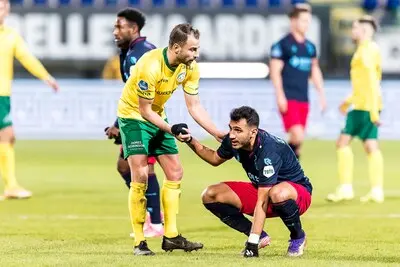 sittard 05 12 2020 fortuna sittard stadium dutch football eredivisie season 2020 2021 fortuna player roel janssen willem ii player vangelis pavlidis during the match fortuna sittard willem ii final score 3 2