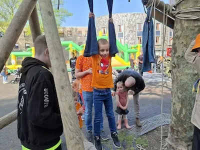 spijkerbroek hangen in spijkenisse remy de jonge houdt het lang vol