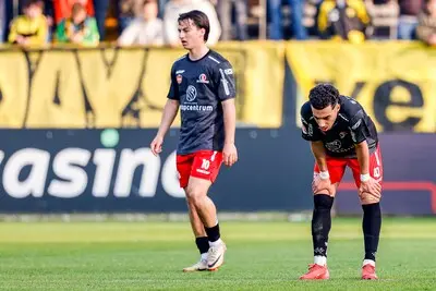 venlo 13 04 2025 covebo stadium de koel football keukenkampioen divisie season 2024 2025 during the match vvv helmond sport helmond sport player mohammed amin doudah looks dejected after the 4 0