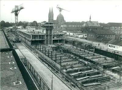 ziekenhuisdirecteur don stuyfzand in 1981 foto uit 1968 van de bouw van het huidige st anna ziekenhuis in geldrop bouw st annaziekenhuis geldrop 1968