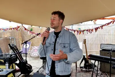 afgekocht roel dijkstra vlaardingen vlaardingen stadsstrand opening tentoonstelling stadsgezichten