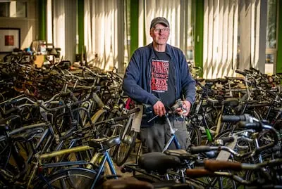 ar20250515 3343 fietsenmaker in de waalhaven onno foto frank de roo
