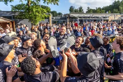 ar20250516 3484 vlaardingen zwaluwenlaan 500 zwaluwen forum sport voetbal zwaluwen kampioen