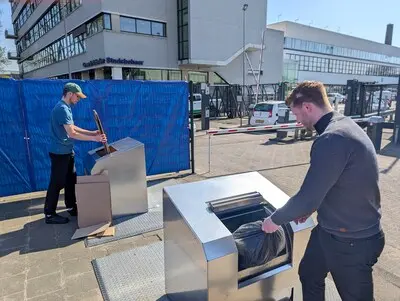 containeradoptanten mochten verschillende nieuwe modellen vuilnis en papiercontainers testen