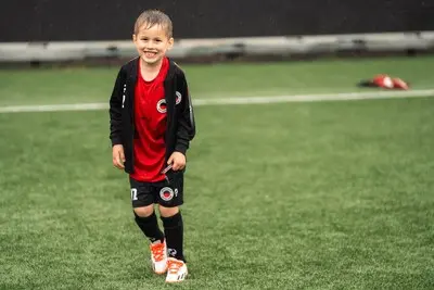 de regen was een spelbreker maar het deerde de kinderen niet veel