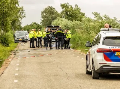 de wagen raakte te water bij vinkeveen