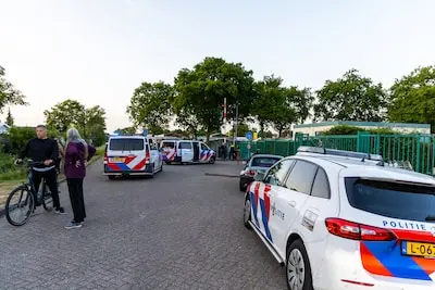 een persoon is gewond geraakt bij een vechtpartij op de camping