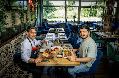 gouden pollepel mehmet usta in rotterdam eren can en mehmet sirin can foto frank de roo