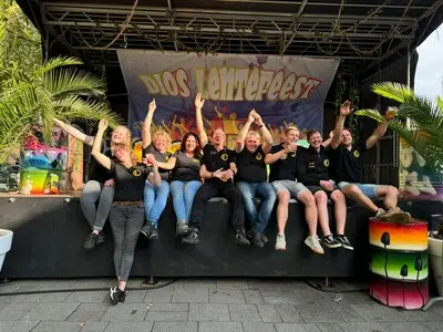 het bestuur is nog dringend op zoek naar helpende handen