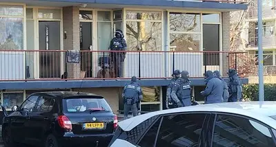 het zwaar bewapende arrestatieteam