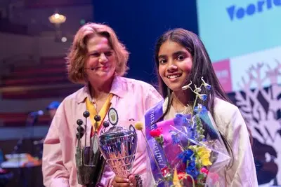 jayshri sundaram uit schiedam mag zich het komende jaar de voorleeskampioen van nederland noemen