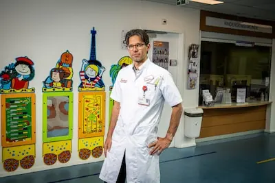 kinderarts paul de laat in het sint fransiscus gasthuis foto frank de roo