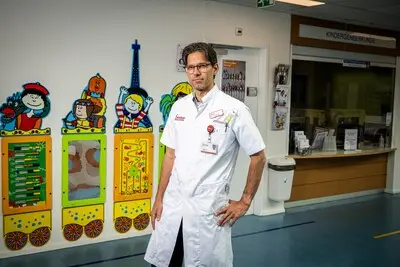 kinderarts paul de laat in het sint fransiscus gasthuis foto frank de roo