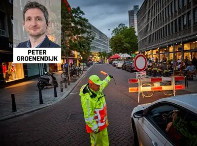 nederland rotterdam 27 06 2020 een gedeelte van de meent was zaterdagavond en nacht afgesloten voor autos foto jan de groen
