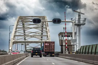 nlbeeld jg20250527 003 papendrecht de papendrechtsebrug n3 het meeste autoverkeer over de brug is volgens rijkswaterstaat lokaal verkeer