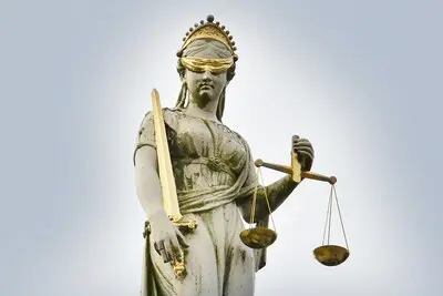 nlbeeld zutphen vrouwe justitia op dak van rechtbank aan martinetsingel gerechtsgebouw gerechtshof justitie editie alle foto carlo ter ellen dpg media cte20230818