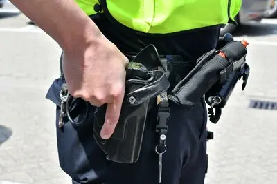 politie stock gebruik vrij dpg media wapen vuurwapen waarschuwingsschot pistool dienstpistool foto carlo ter ellen dpg media cte20210720