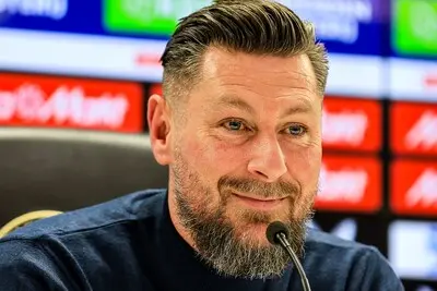 rotterdam 22 02 2025 stadium de kuip dutch eredivisie football season 2024 2025 feyenoord almere city feyenoord trainer pascal bosschaart